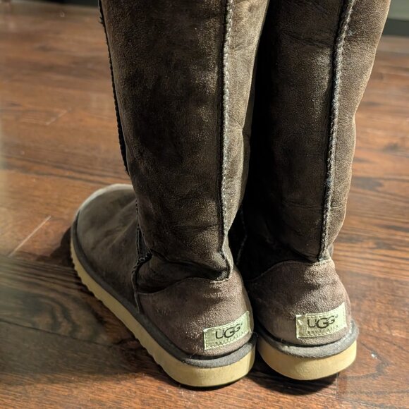Gently used classic tall UGGs chocolate brown size 8 womens UGG - Picture 1 of 7